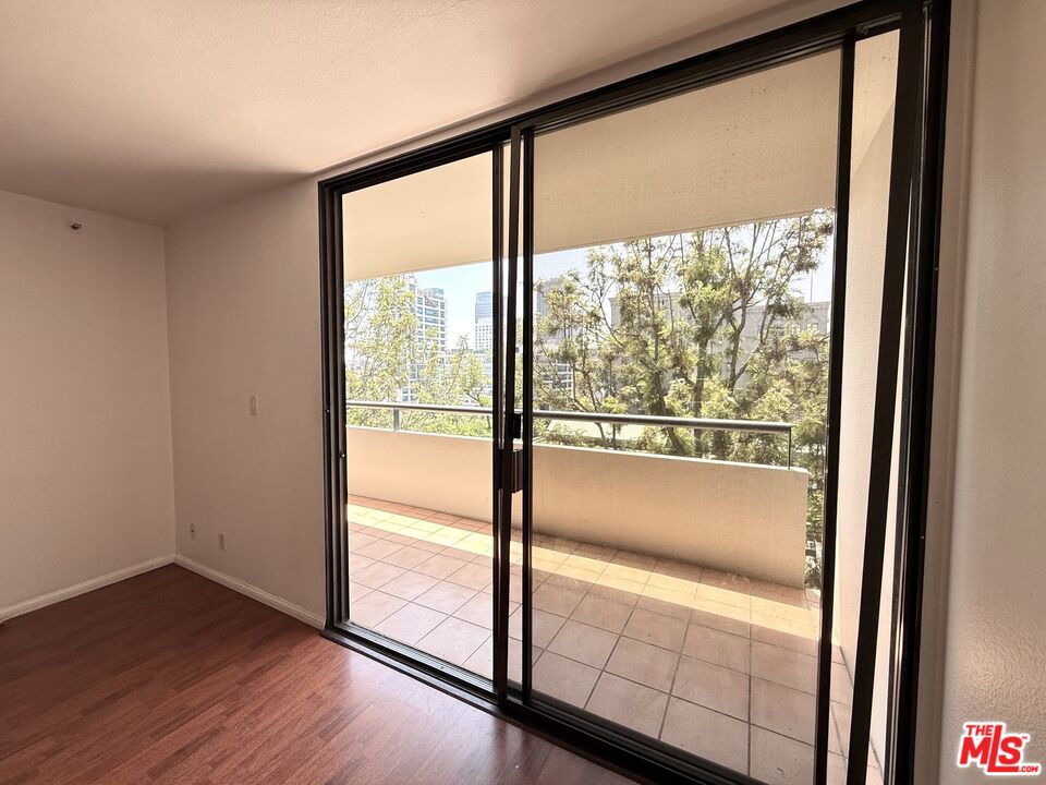 600 W 9th St Unit: 814