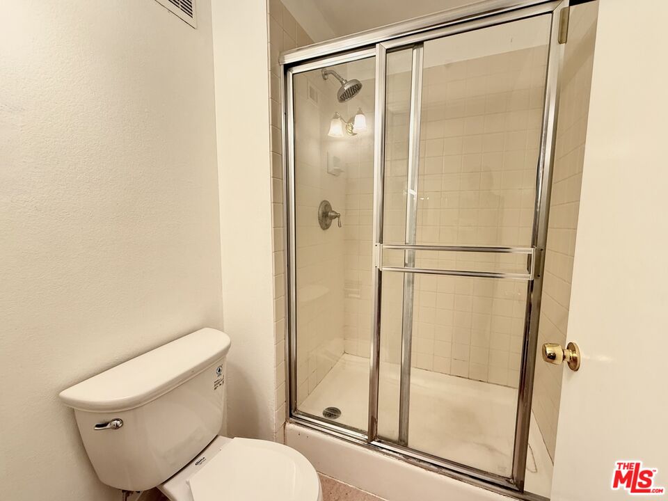 600 W 9th St Unit: 814
