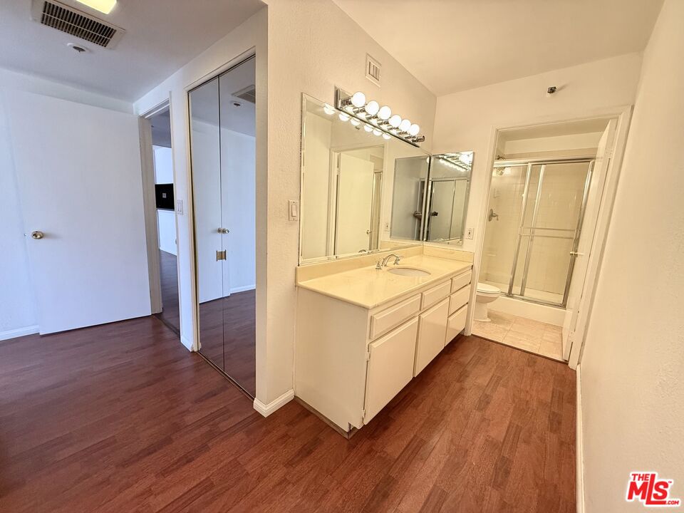 600 W 9th St Unit: 814