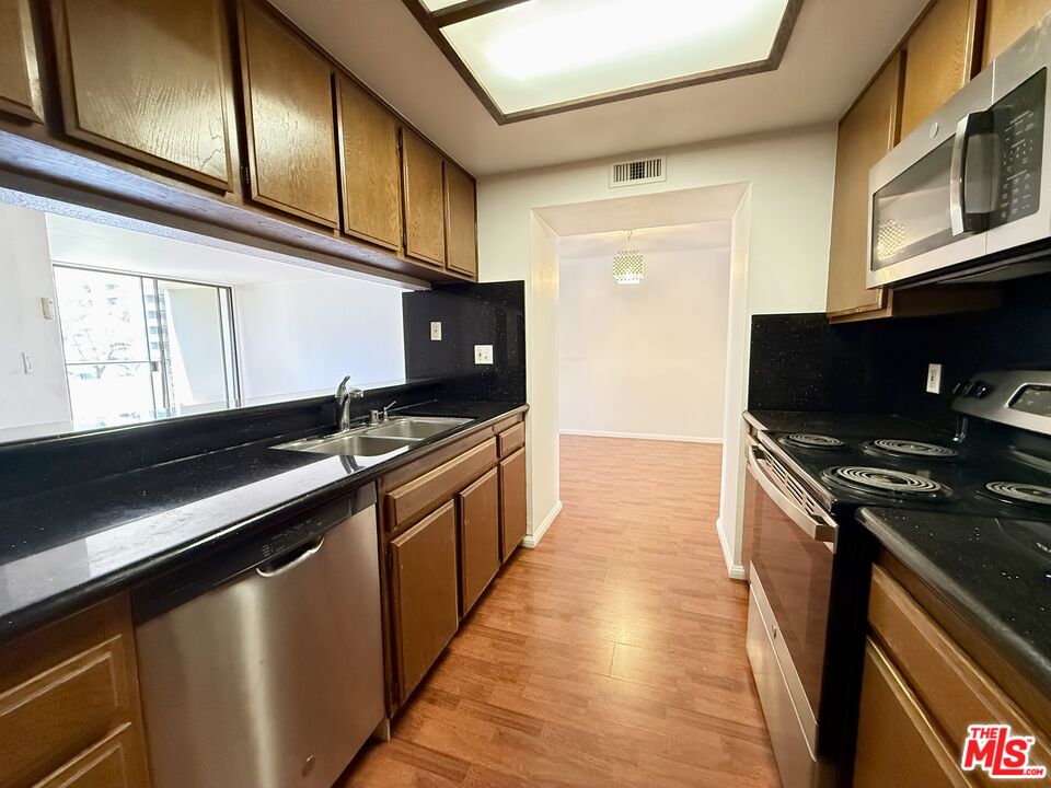 600 W 9th St Unit: 814