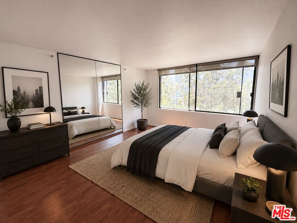 600 W 9th St Unit: 814