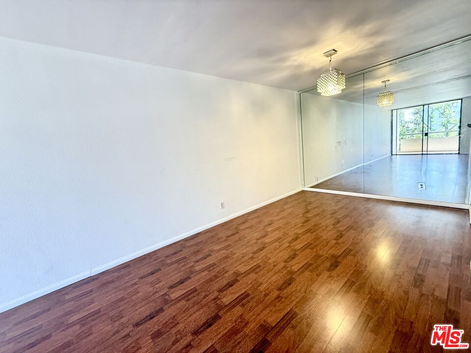 600 W 9th St Unit: 814