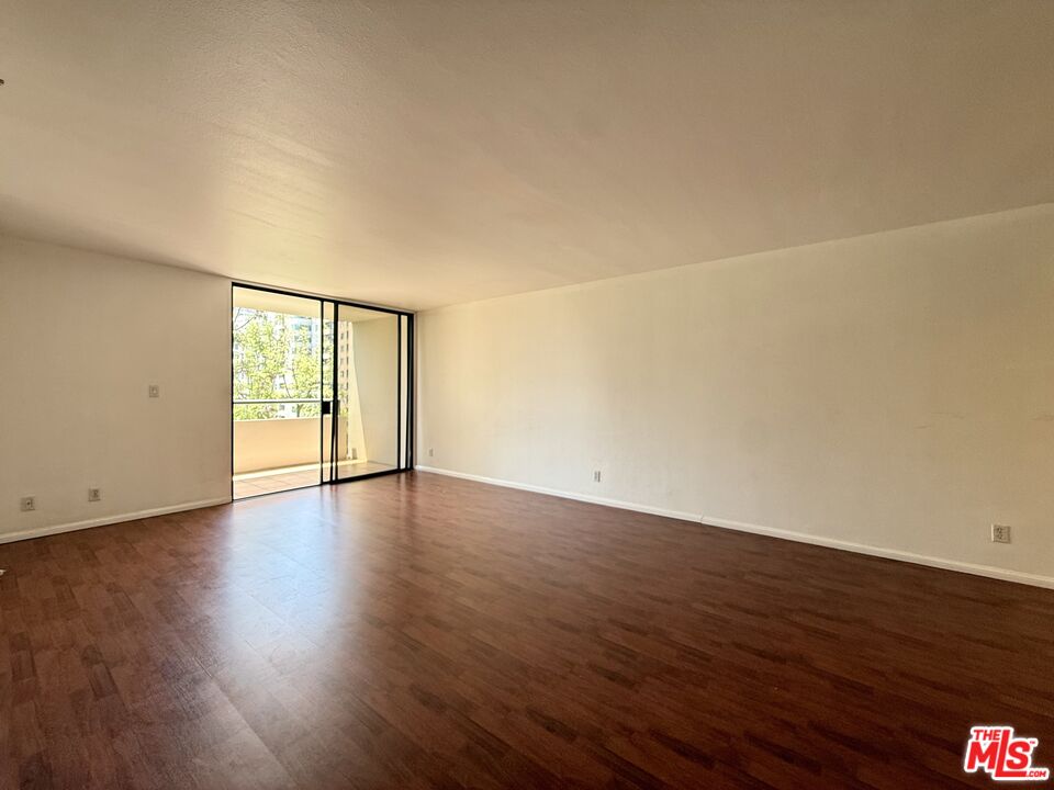 600 W 9th St Unit: 814