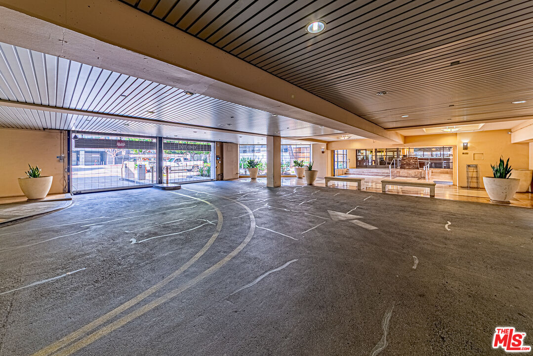 600 W 9th St Unit: 814