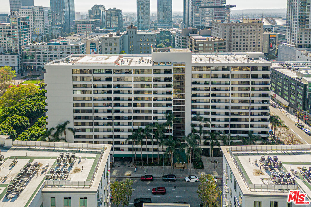 600 W 9th St Unit: 814