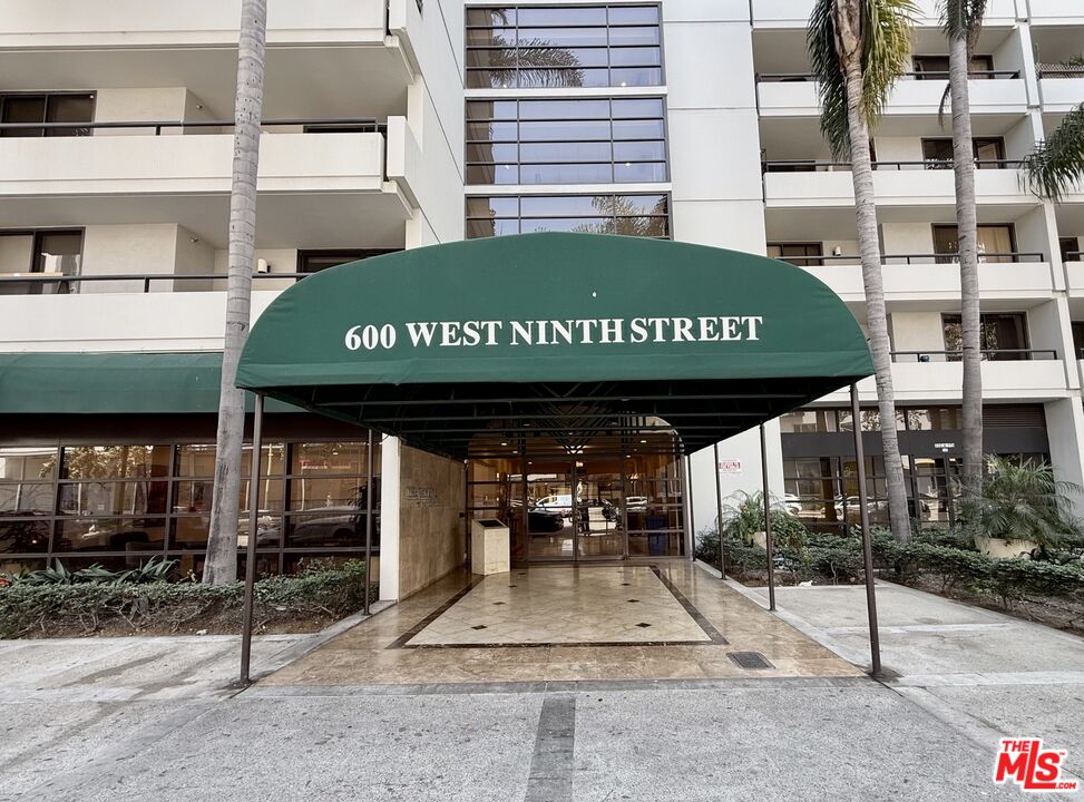 600 W 9th St Unit: 814