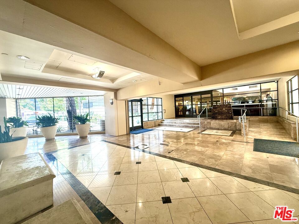 600 W 9th St Unit: 814