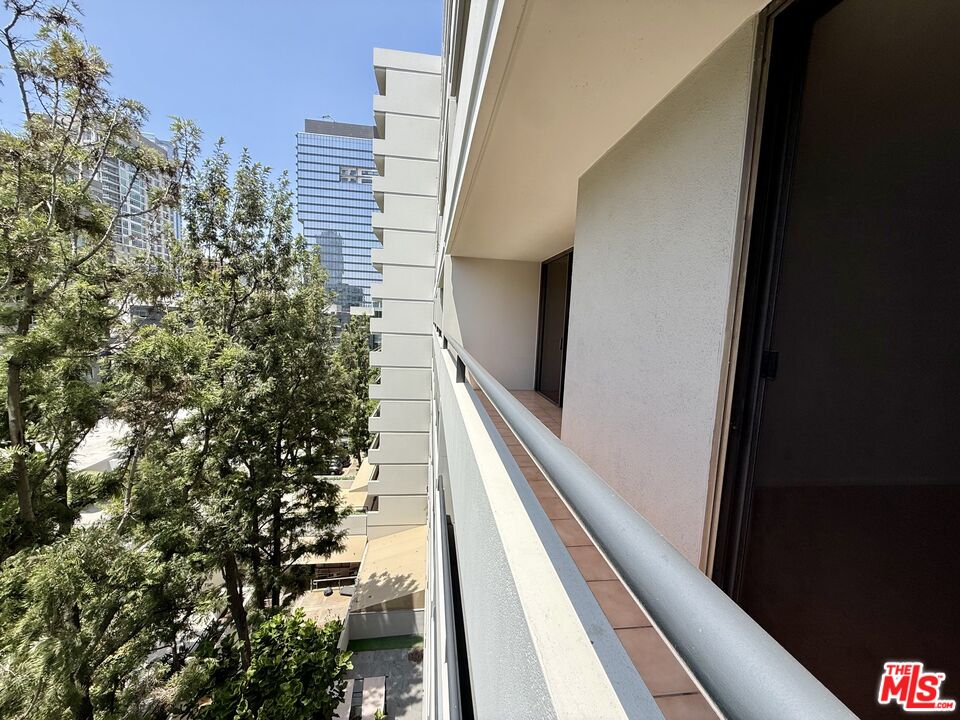 600 W 9th St Unit: 814