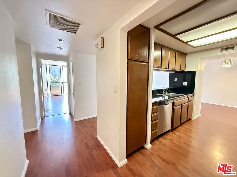 600 W 9th St Unit: 814