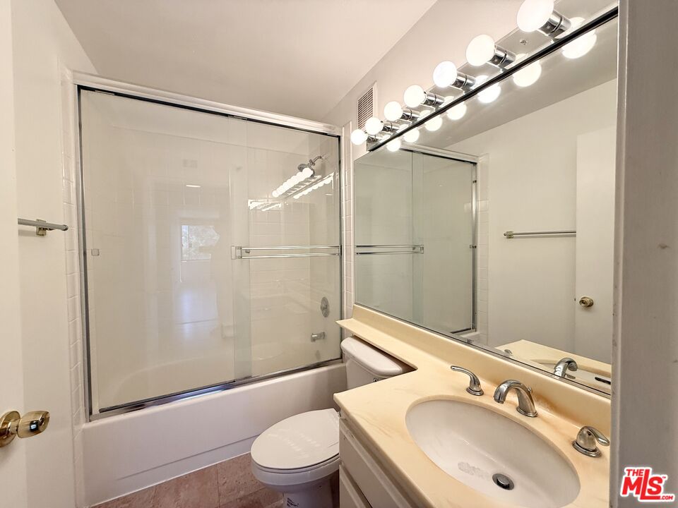 600 W 9th St Unit: 814