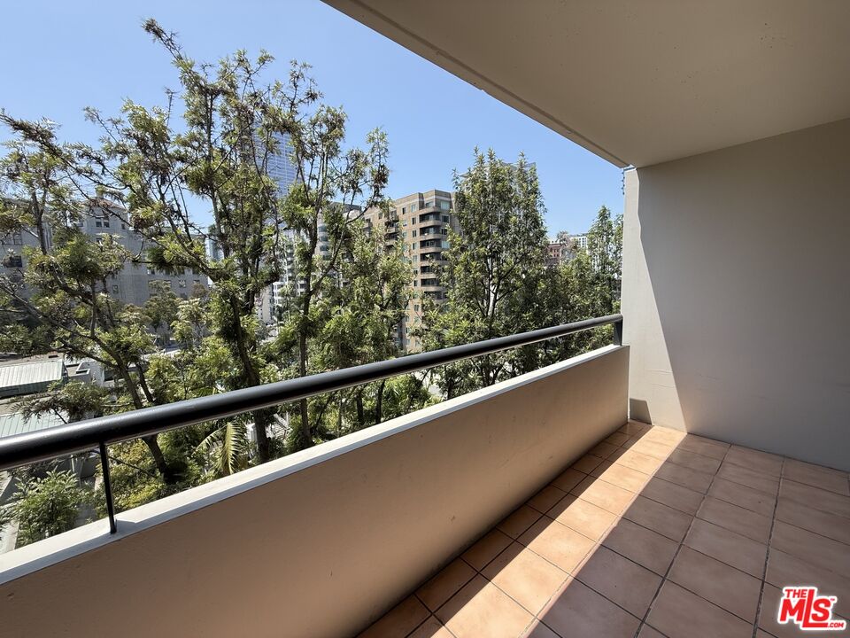 600 W 9th St Unit: 814