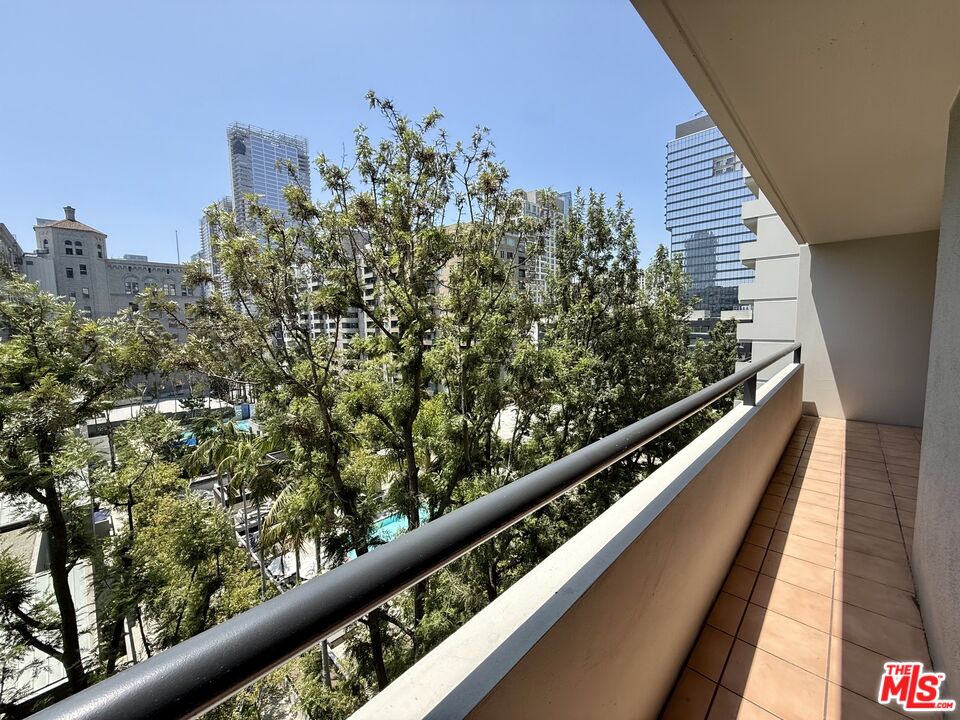 600 W 9th St Unit: 814