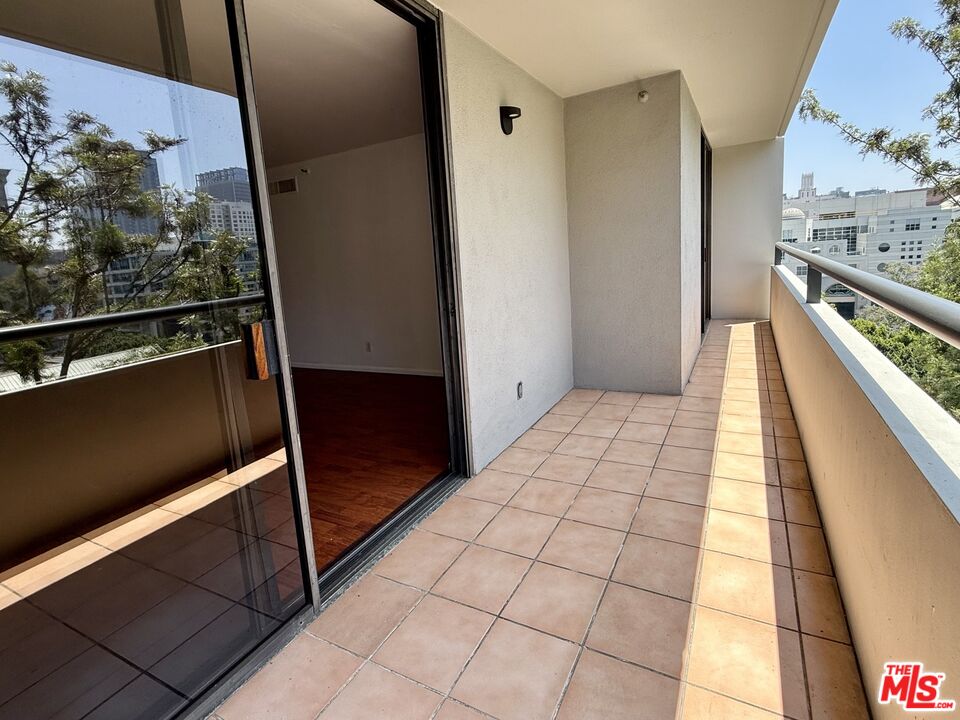 600 W 9th St Unit: 814