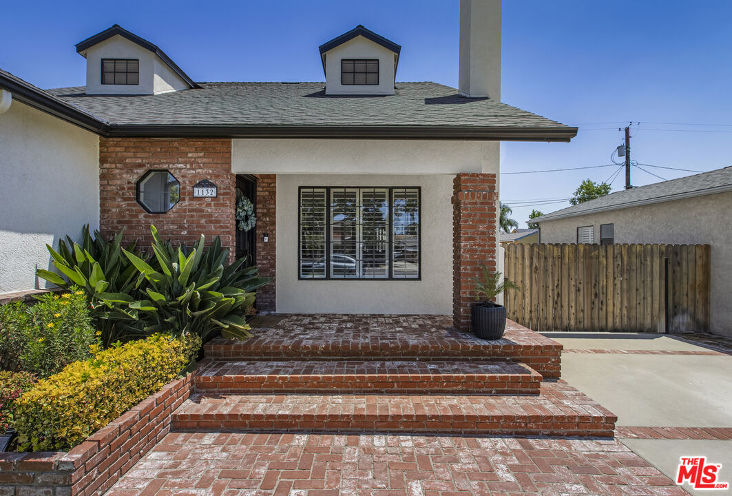 1132 N Reese Pl