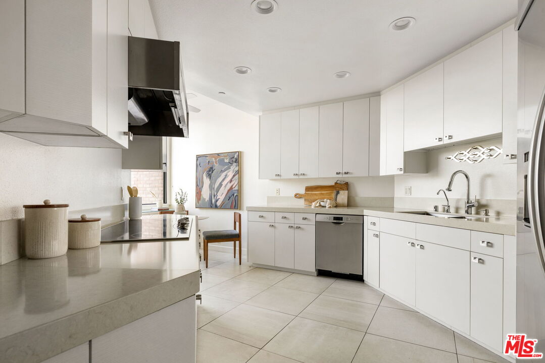 300 N Swall Dr Unit: 307
