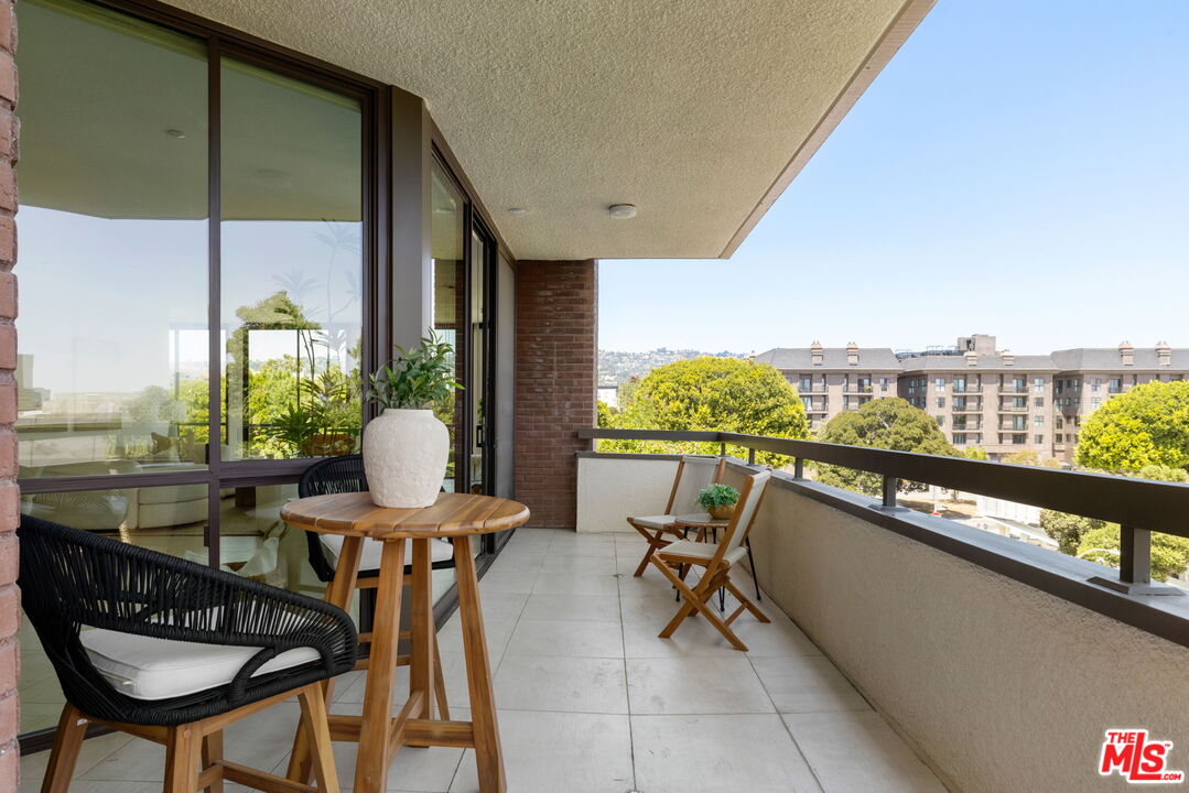300 N Swall Dr Unit: 307