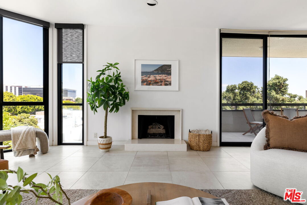 300 N Swall Dr Unit: 307