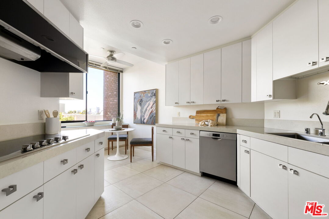 300 N Swall Dr Unit: 307