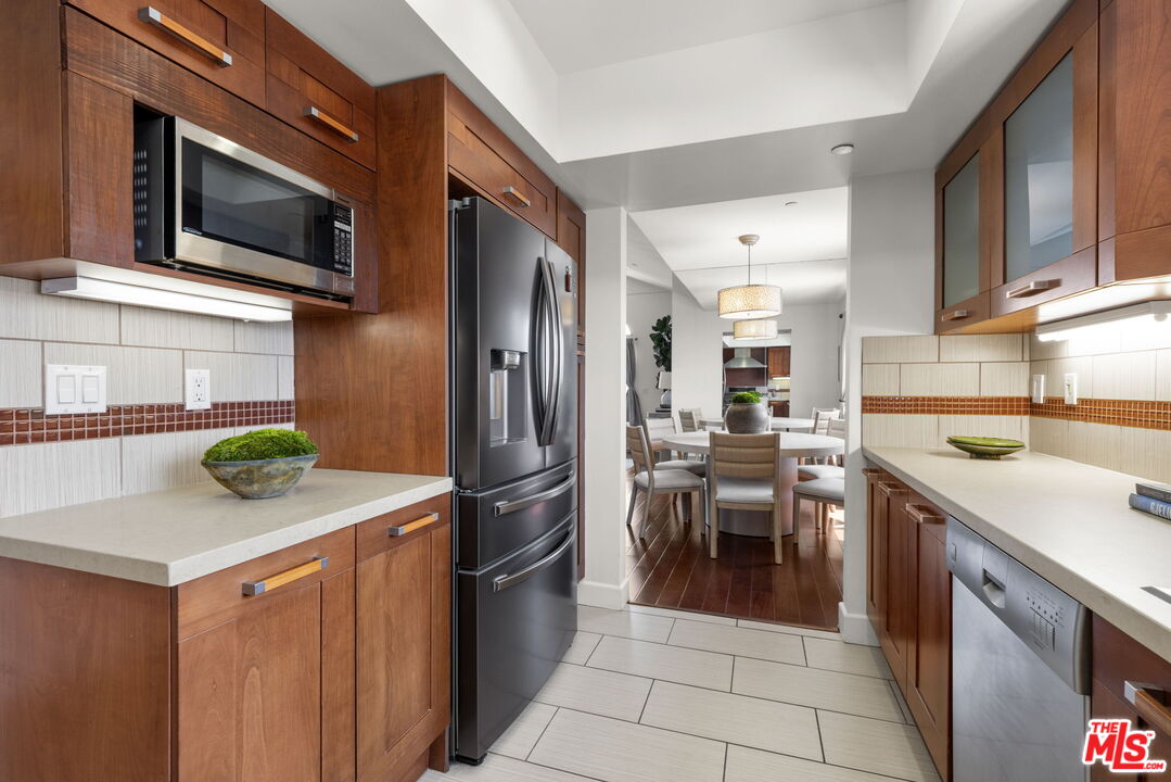 1409 Armacost Ave Unit: PH2