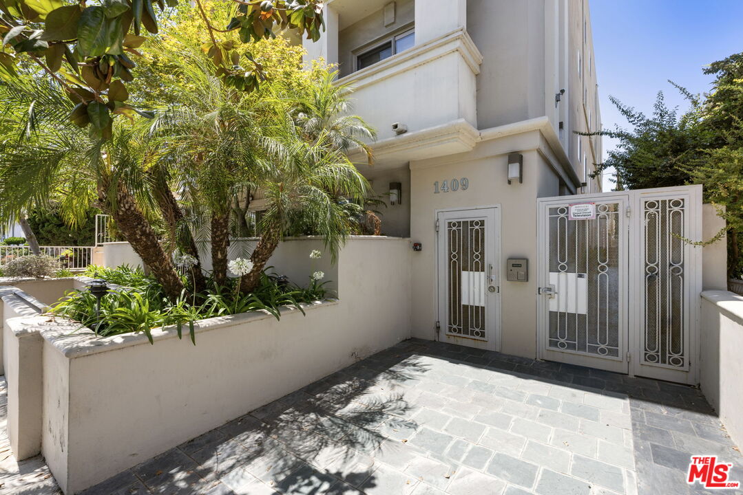 1409 Armacost Ave Unit: PH2