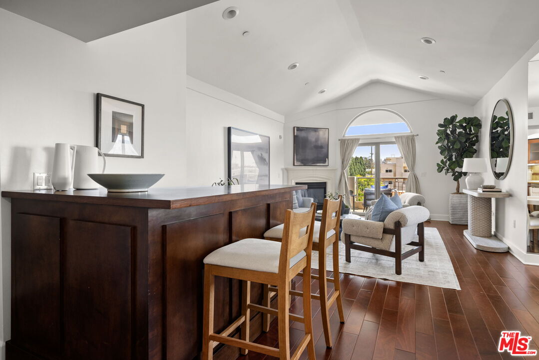 1409 Armacost Ave Unit: PH2