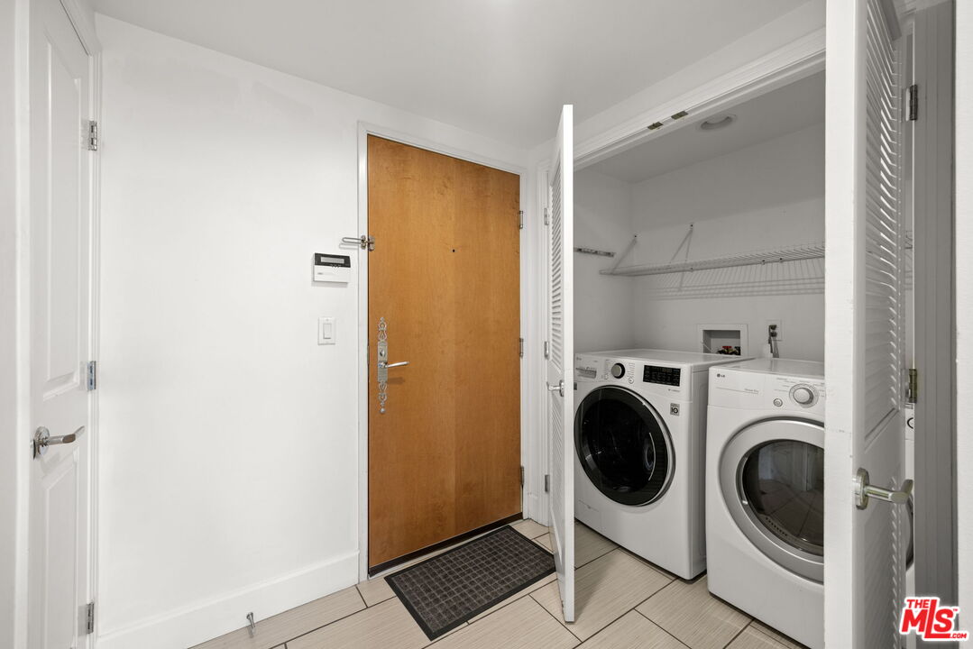 1409 Armacost Ave Unit: PH2