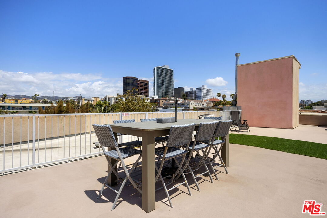 1409 Armacost Ave Unit: PH2