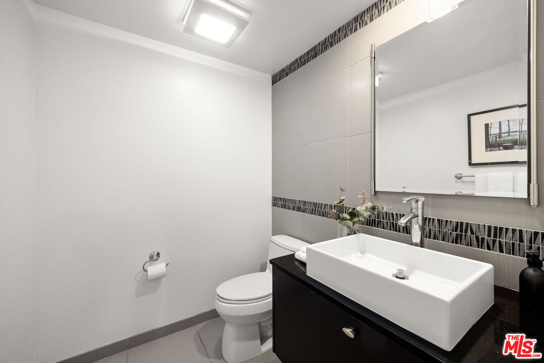 1409 Armacost Ave Unit: PH2