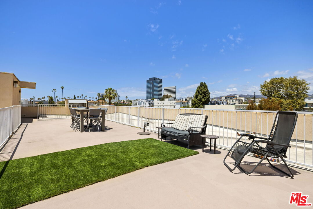 1409 Armacost Ave Unit: PH2