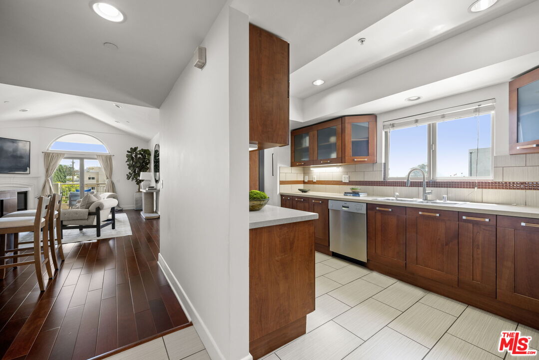 1409 Armacost Ave Unit: PH2