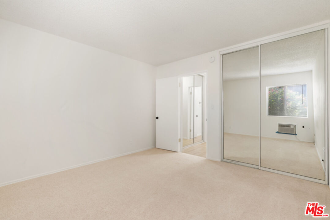 18307 Burbank Blvd Unit: 118