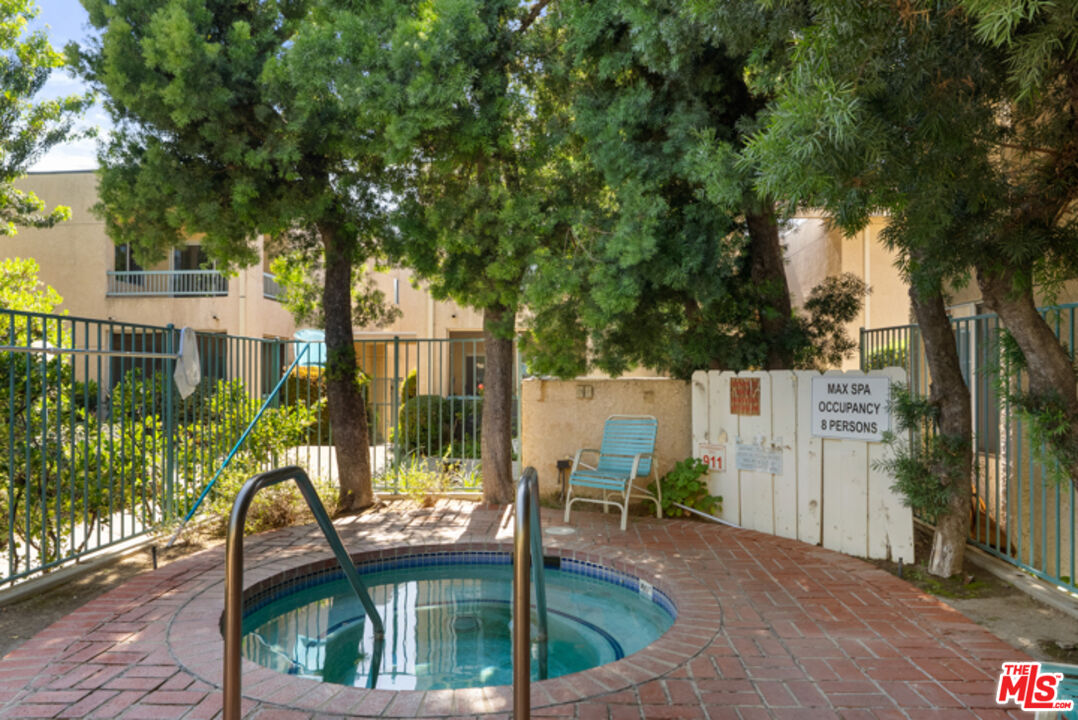 18307 Burbank Blvd Unit: 118
