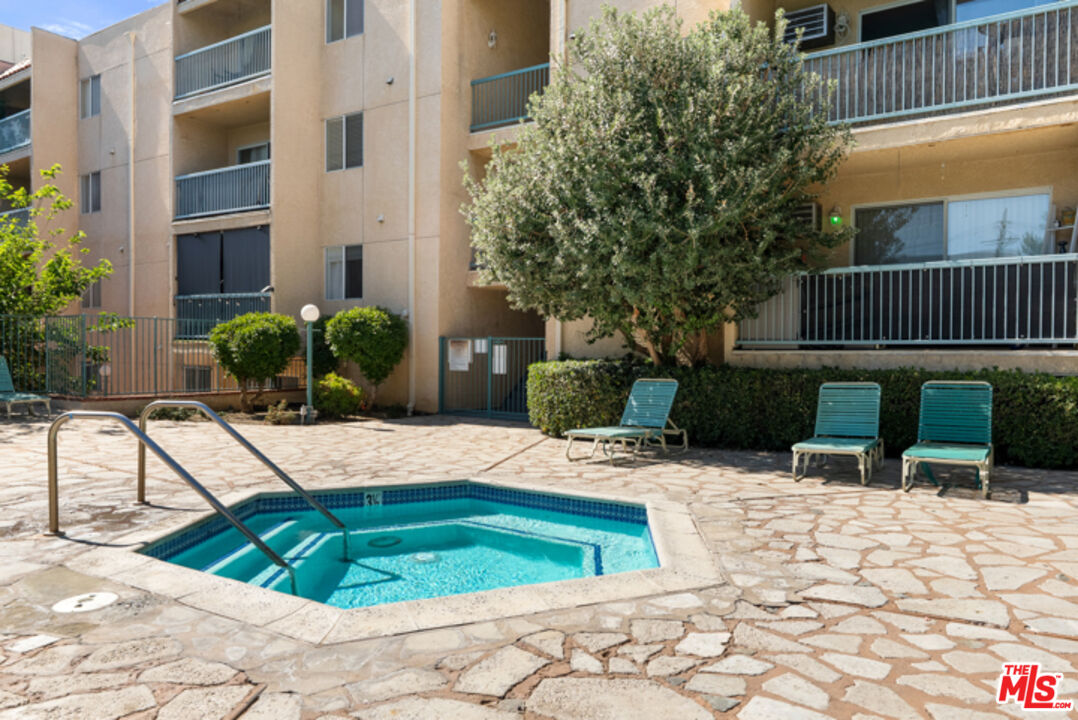18307 Burbank Blvd Unit: 118