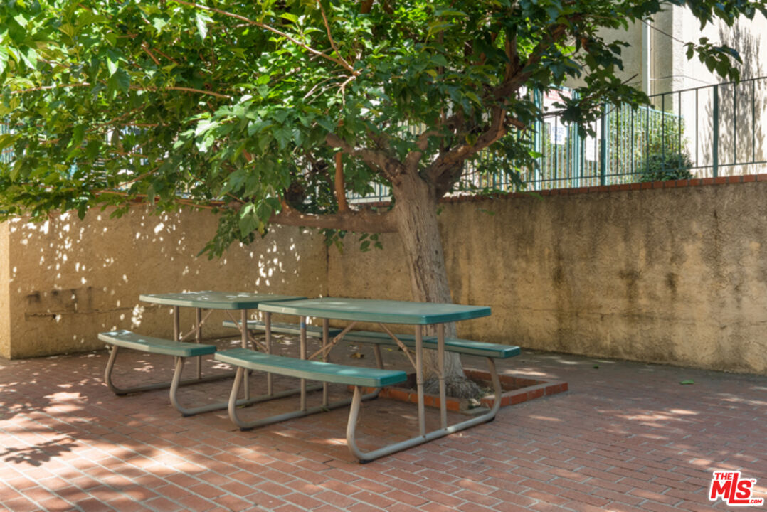 18307 Burbank Blvd Unit: 118