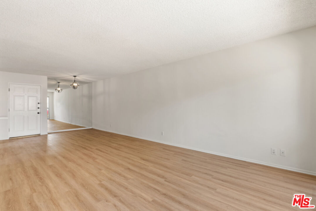 18307 Burbank Blvd Unit: 118