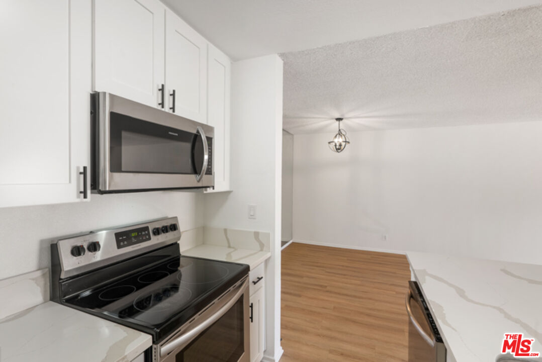 18307 Burbank Blvd Unit: 118