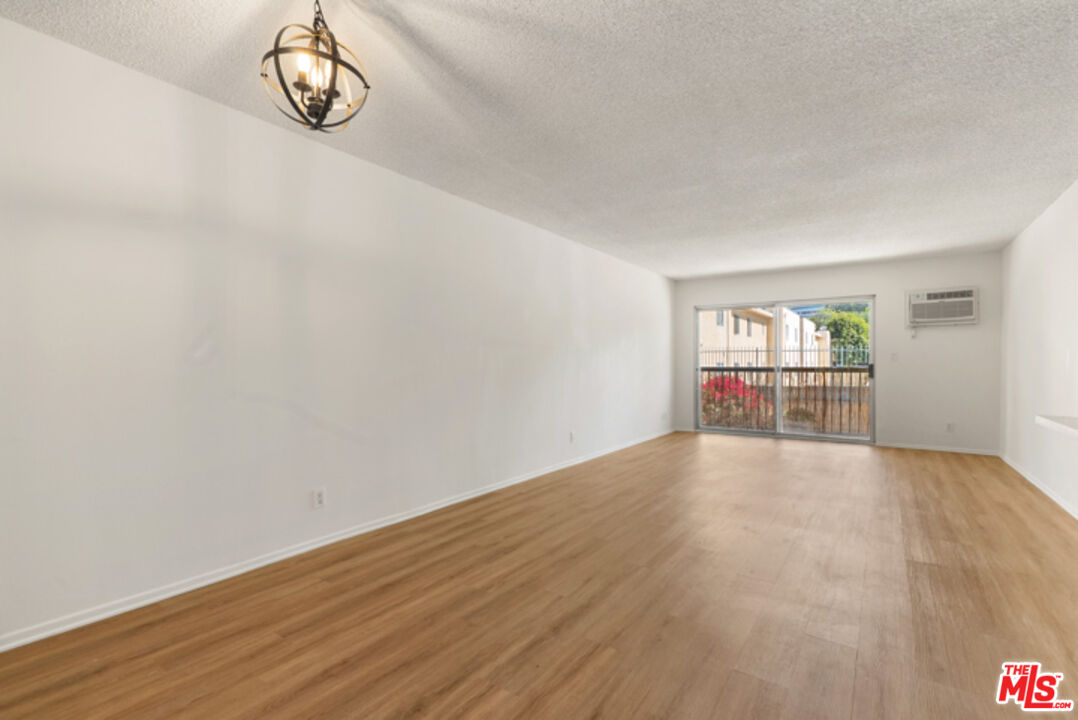 18307 Burbank Blvd Unit: 118