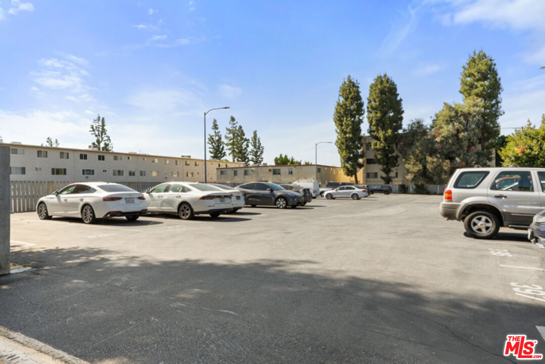 18307 Burbank Blvd Unit: 118