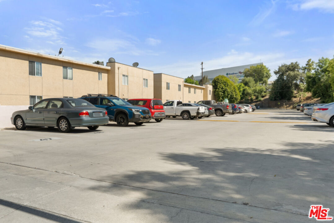 18307 Burbank Blvd Unit: 118