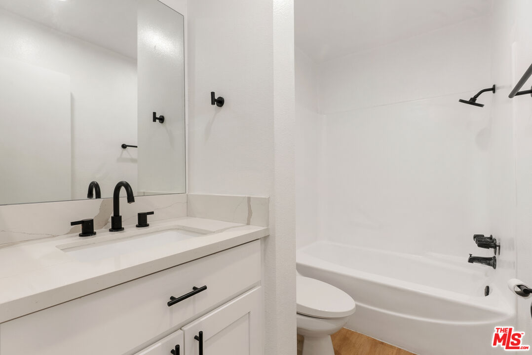 18307 Burbank Blvd Unit: 118