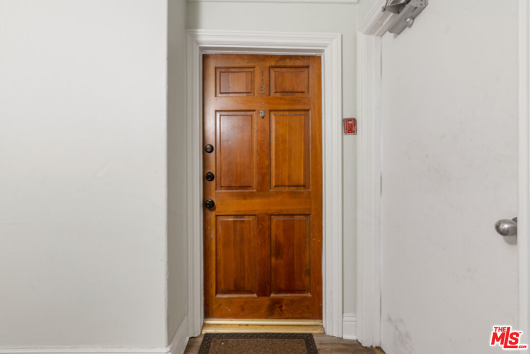 18307 Burbank Blvd Unit: 118