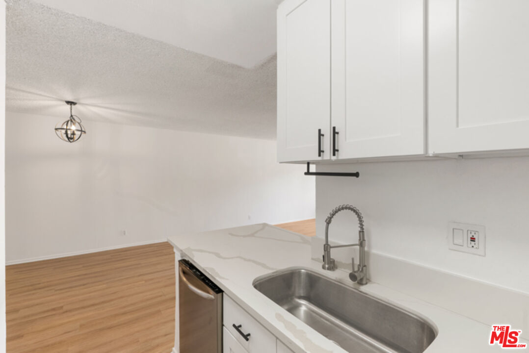 18307 Burbank Blvd Unit: 118