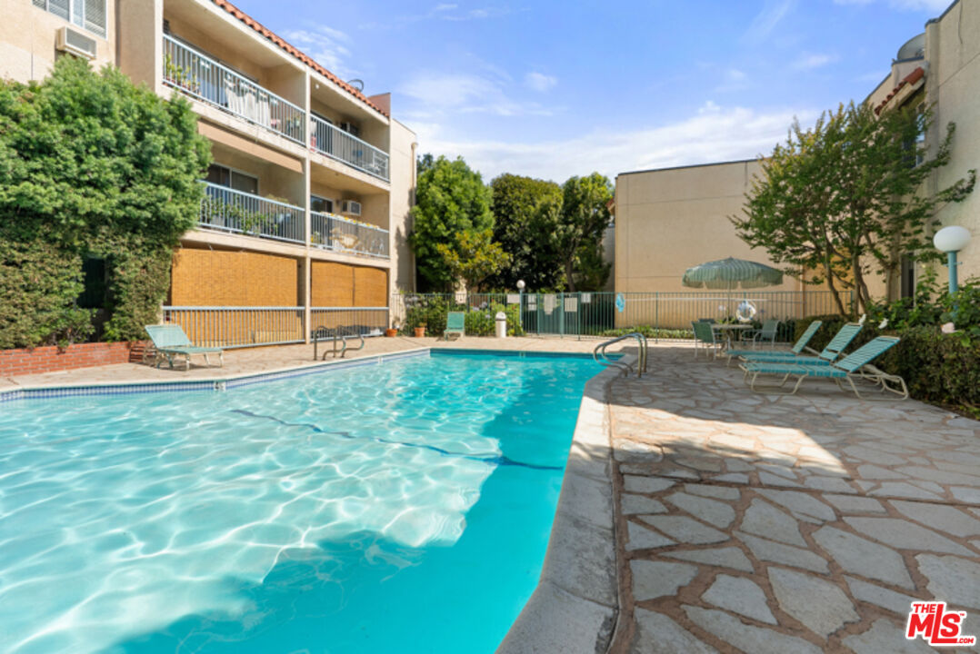 18307 Burbank Blvd Unit: 118