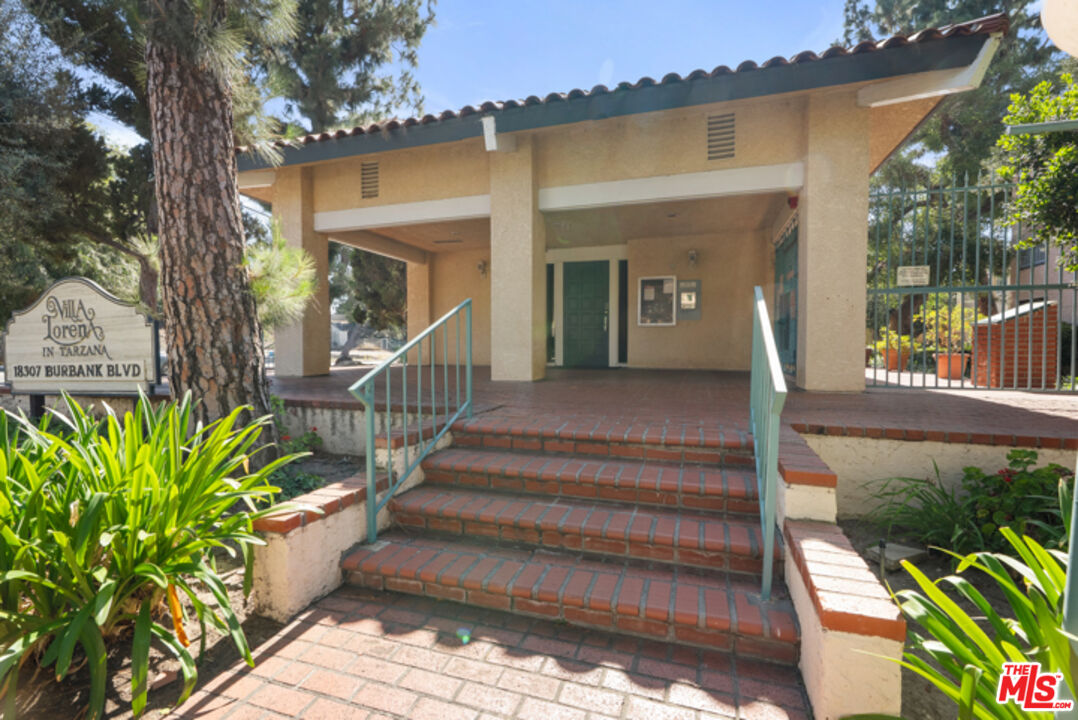 18307 Burbank Blvd Unit: 118
