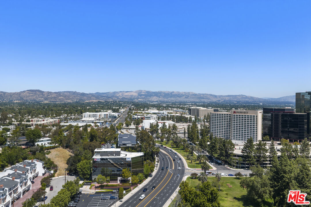 21500 Califa St Unit: 100