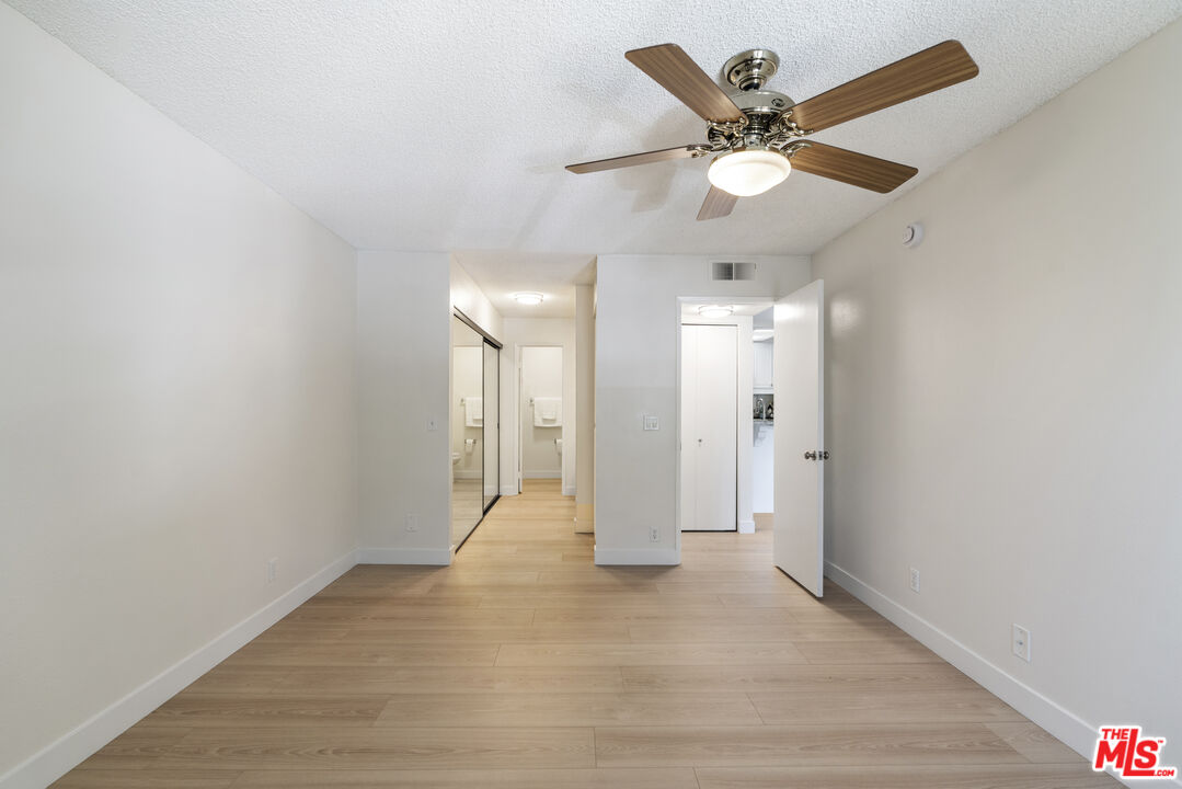 21500 Califa St Unit: 100