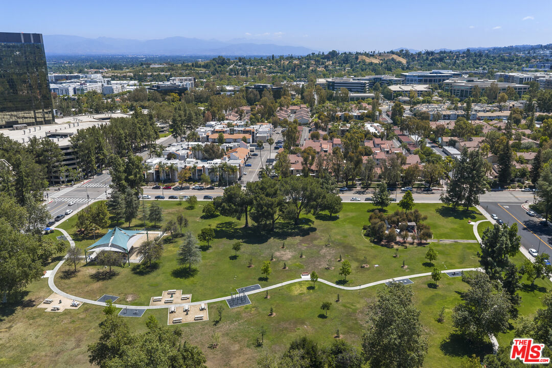 21500 Califa St Unit: 100