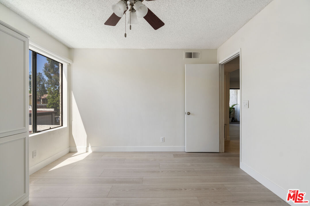 21500 Califa St Unit: 100