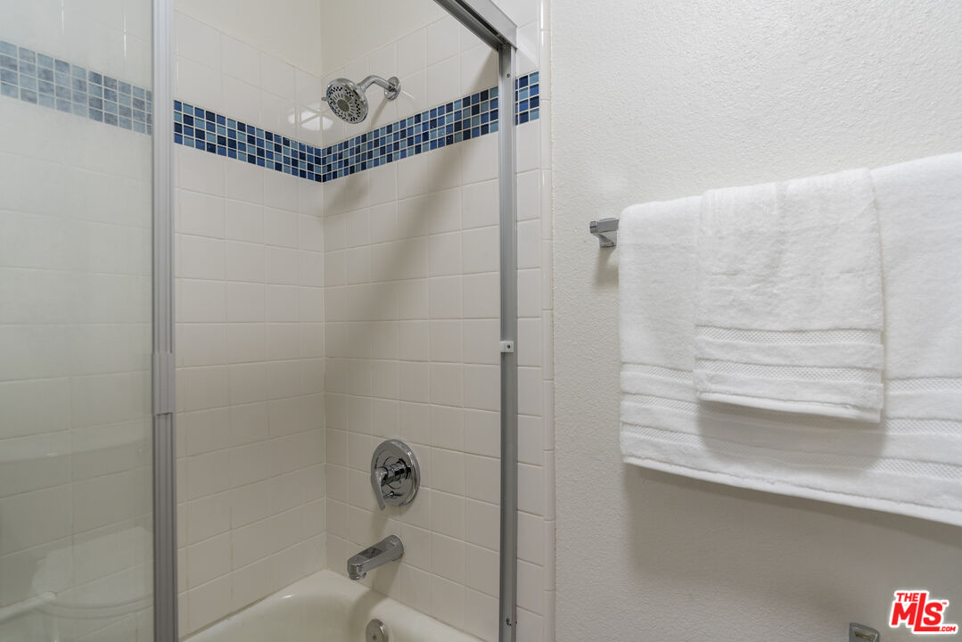 21500 Califa St Unit: 100