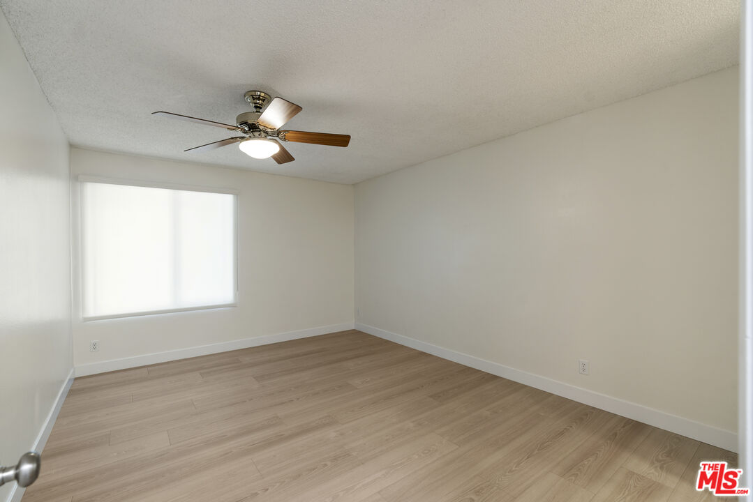 21500 Califa St Unit: 100